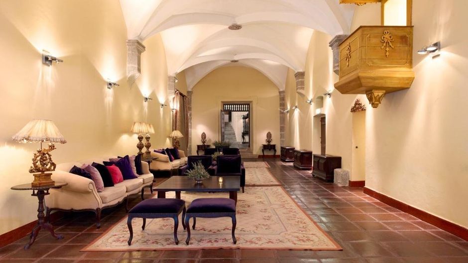 Convento do Espinheiro Resort & Spa Lobby