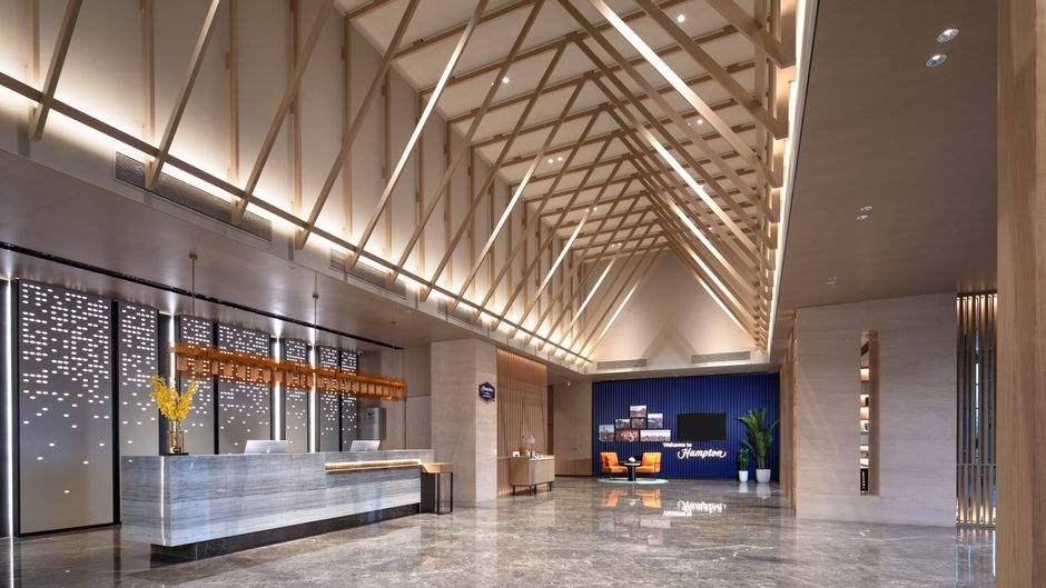 Hampton Inn Jinan Yaoqiang Intl Airport Lobby