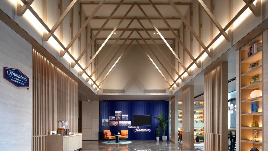 Hampton Inn Jinan Yaoqiang Intl Airport Lobby