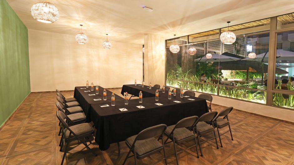Holiday Inn Tulum Downtown Meeting