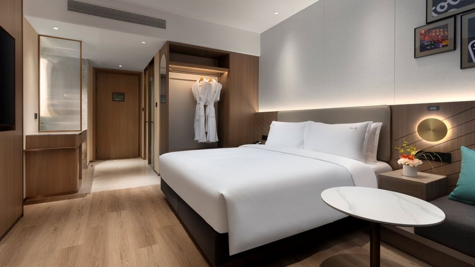 Holiday Inn Express Zhabei Room