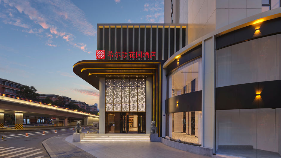 Hilton Garden Inn Panda Tower Exterior