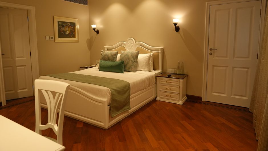 Sun-n-Sand Shirdi Room