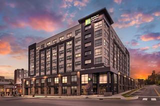 Holiday Inn Exp Suites West End U