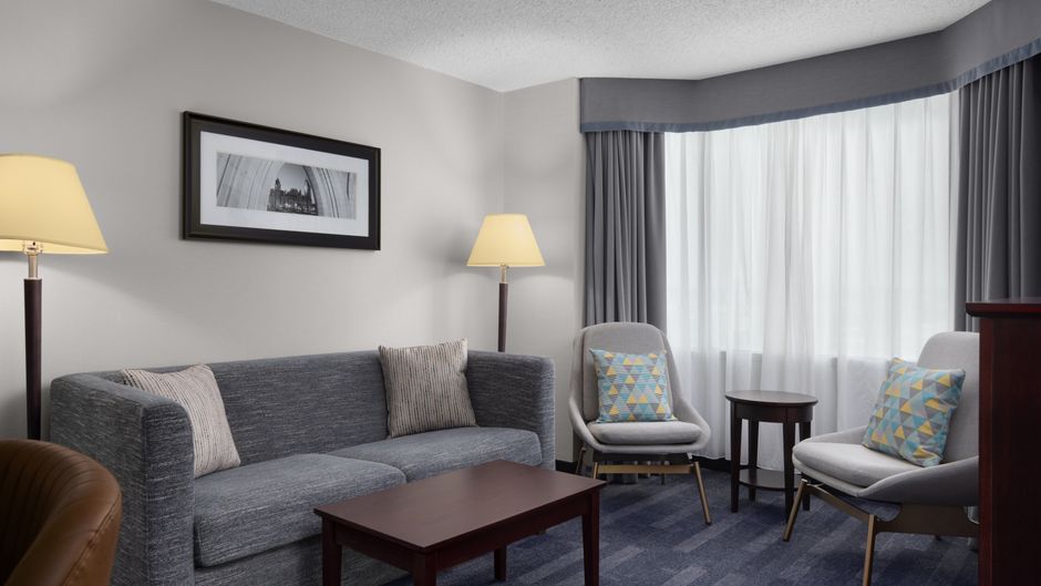 Holiday Inn Ottawa East Suite