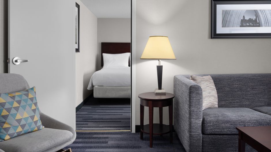 Holiday Inn Ottawa East Suite