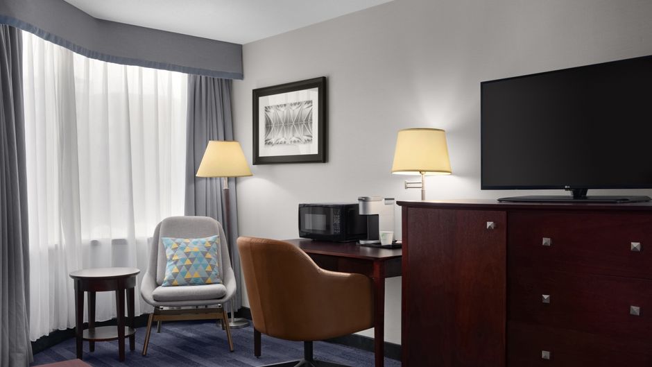Holiday Inn Ottawa East Suite