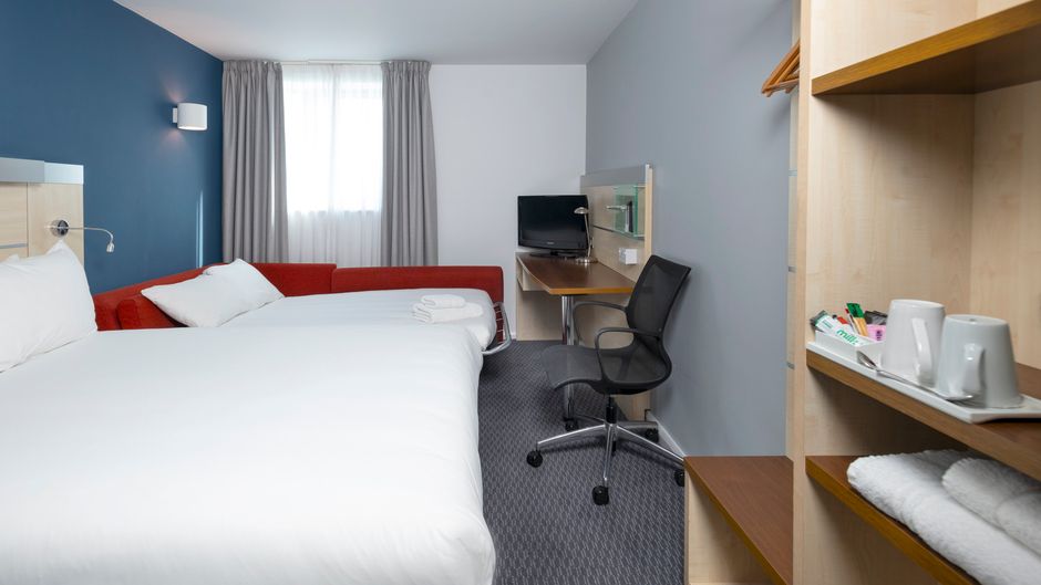 Holiday Inn Express Swindon City Centre Room