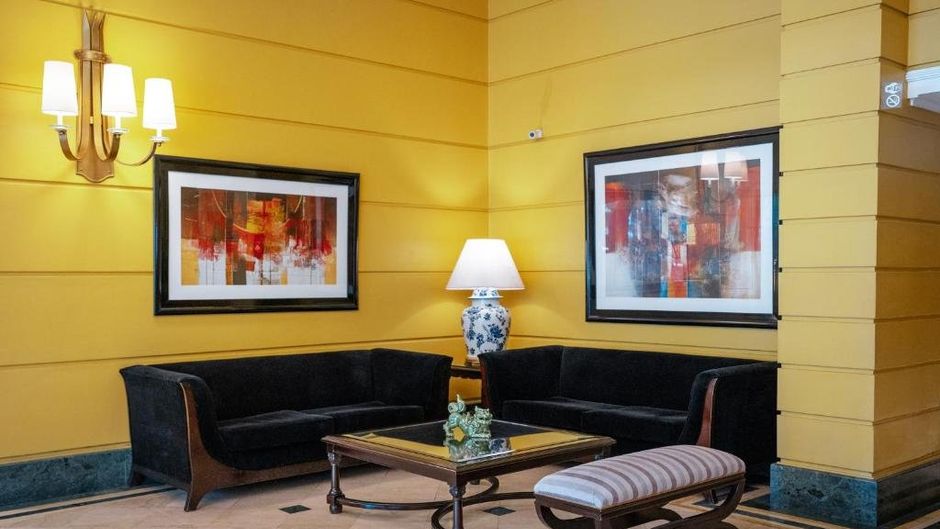 Executive Hotel Lobby
