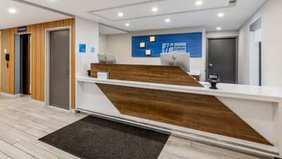 Holiday Inn Express Downers Grove