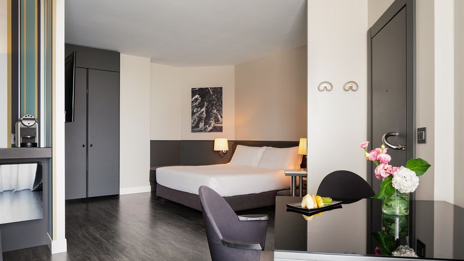 The Nicolaus Hotel Room