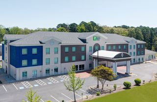 Holiday Inn Express Hotel & Suites
