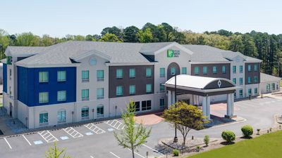 Holiday Inn Express Hotel & Suites