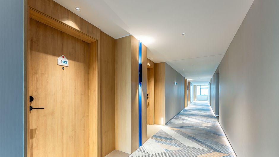Holiday Inn Exp Kunshan Yushan Lobby