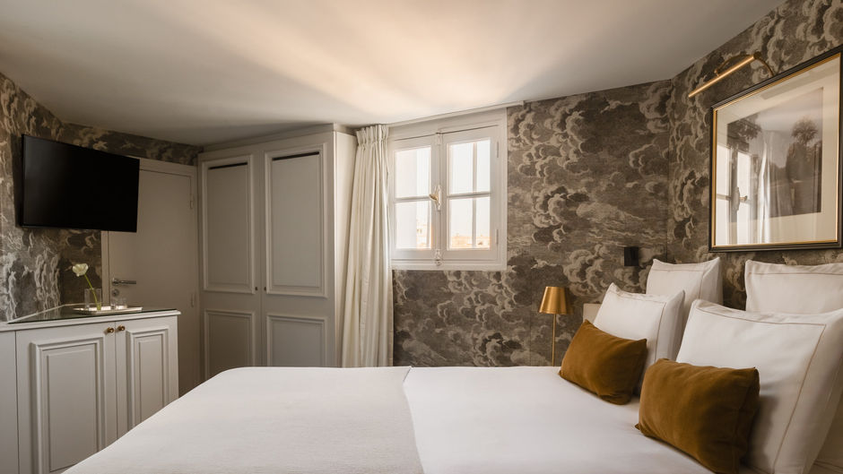 Bourgogne et Montana Hotel Room