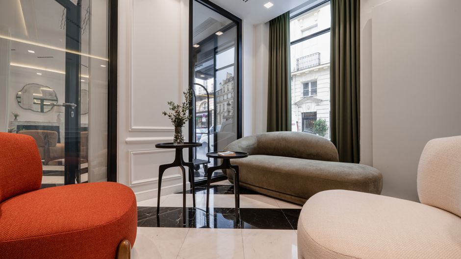 Bourgogne et Montana Hotel Lobby