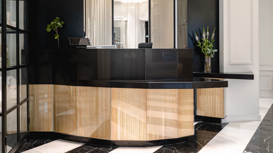 Bourgogne et Montana Hotel Lobby