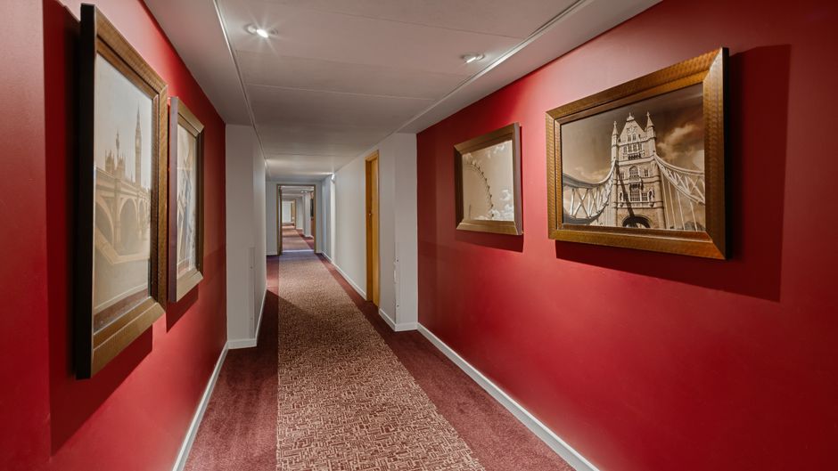 Crowne Plaza London Ealing Lobby