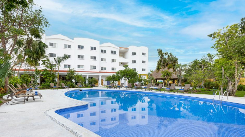 Courtyard by Marriott Cancun Airport Pool