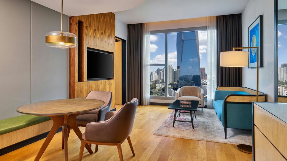Four Points by Sheraton Chinatown Suite