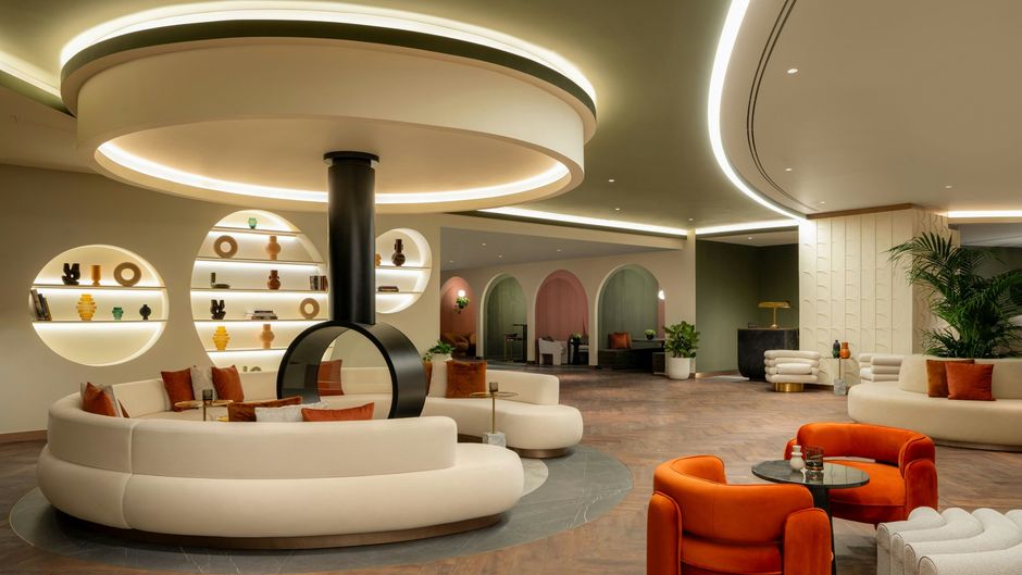 Cardo Roma, Autograph Collection Lobby