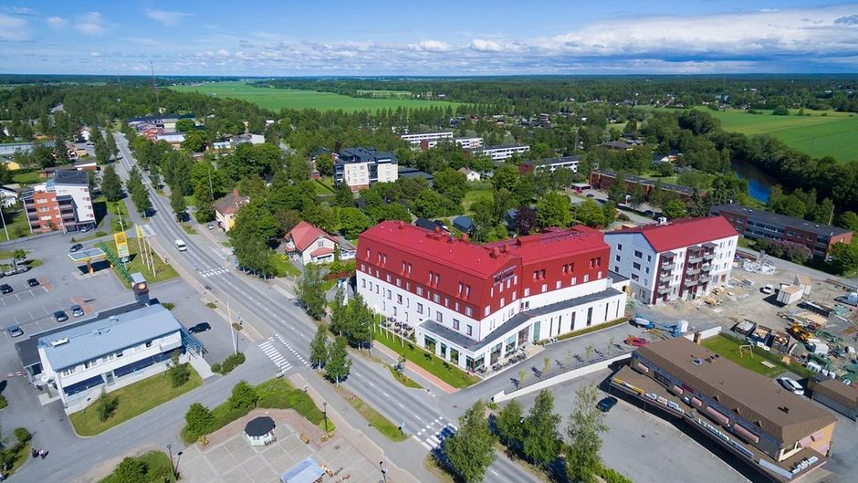 Hotel Red and Green Exterior