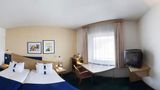 <b>Holiday Inn Express Geneva Airport Room</b>. Virtual Tours powered by <a href="https://www.leonardoworldwide.com/" title="Leonardo Worldwide" target="_blank">Leonardo</a>.