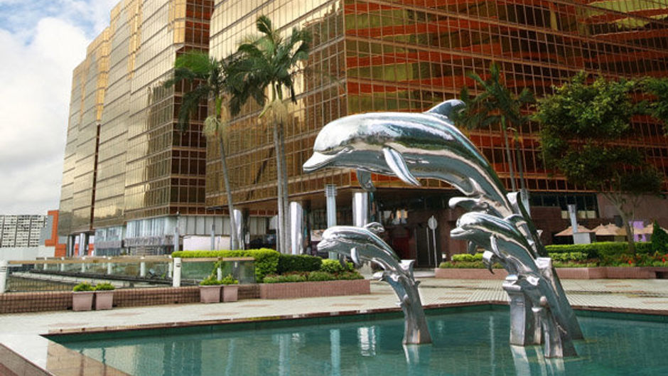 The Royal Pacific Hotel & Towers Exterior