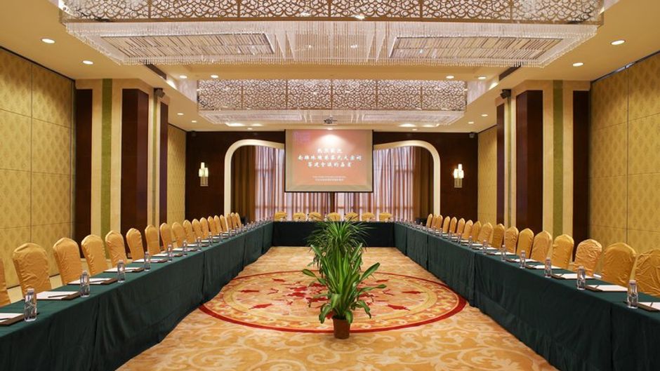 Babylon Hotel Meeting