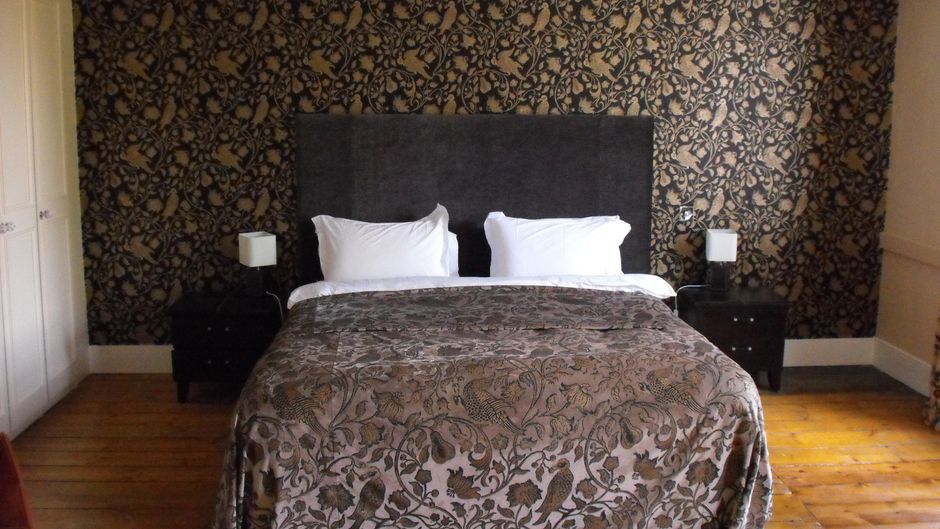 The Chequers Hotel Room