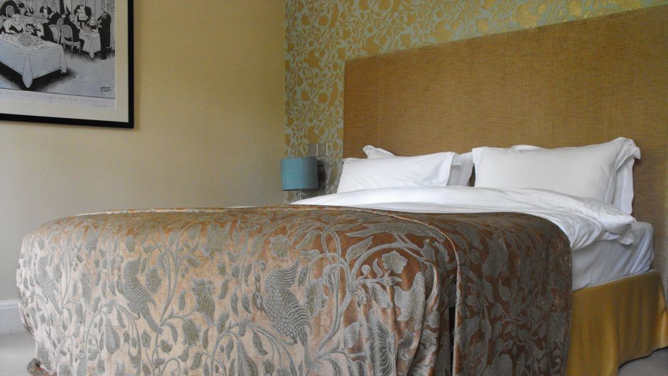 The Chequers Hotel Room