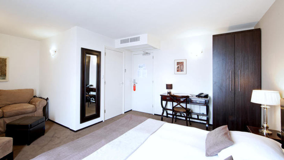 Hotel Chariot Room