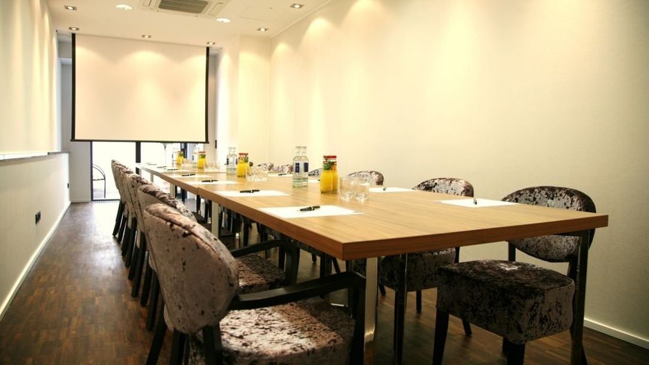 Hotel Favor Meeting