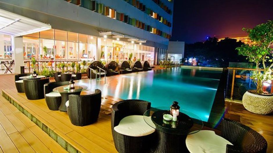 Harris Hotel Batam Center Pool