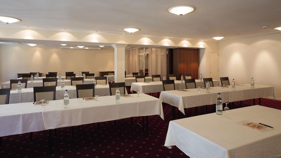 Roter Turm/Tour Rouge Hotel Meeting