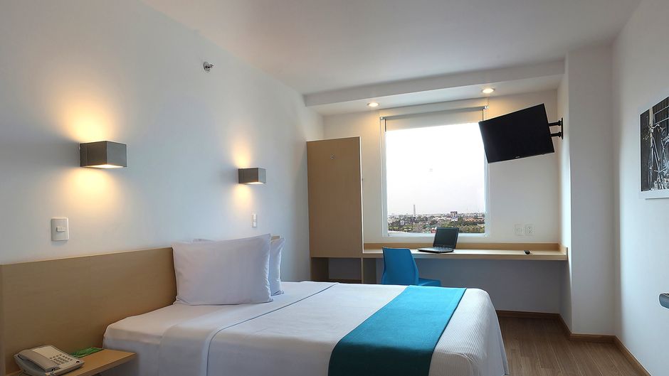 One Guadalajara Tapatio Room