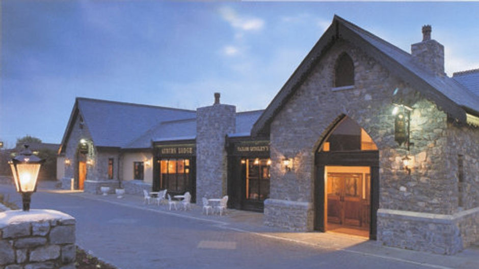 Auburn Lodge Hotel Exterior