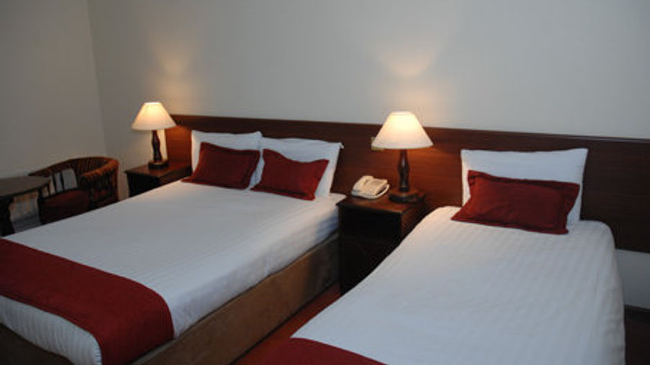 Auburn Lodge Hotel Room