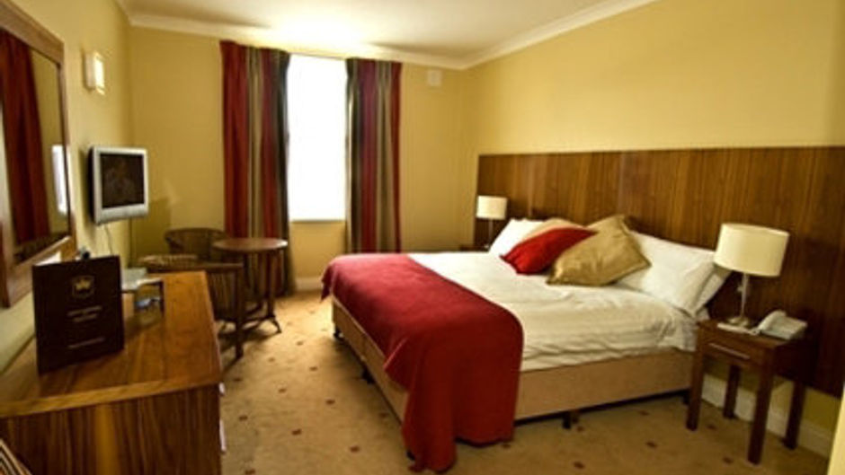 Auburn Lodge Hotel Room