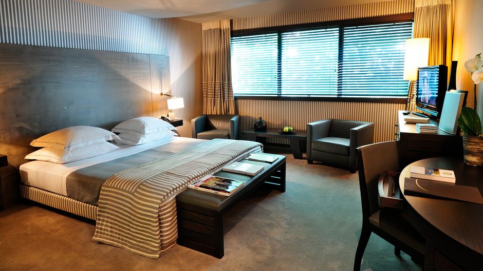 Hotel Square Room