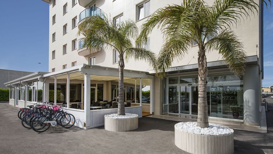 Hotel Simon Exterior