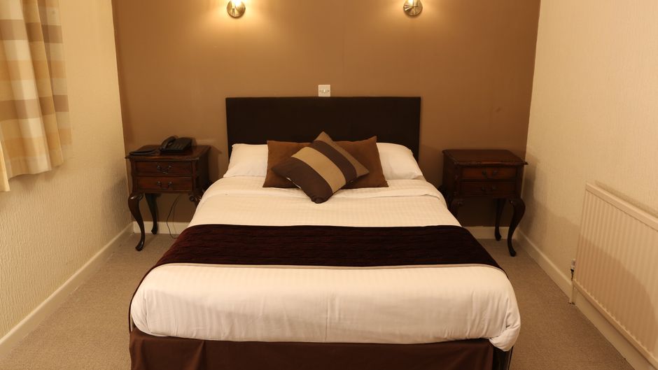 The Cedars Hotel & Restaurant Room