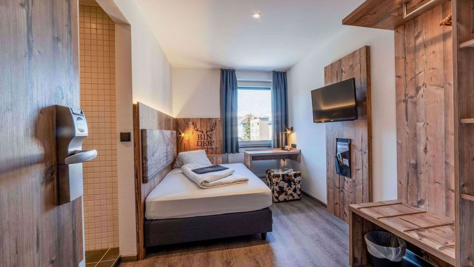 Hotel Binders Room