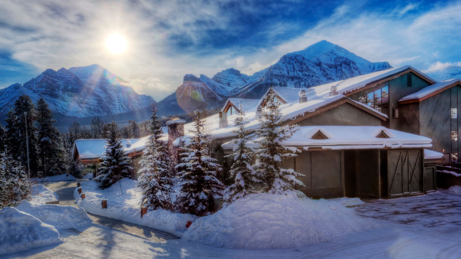 Lake Louise Inn Exterior