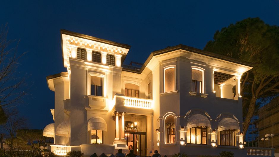De la Ville Hotel Exterior