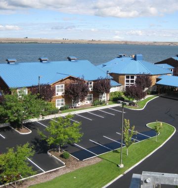 River Lodge and Grill