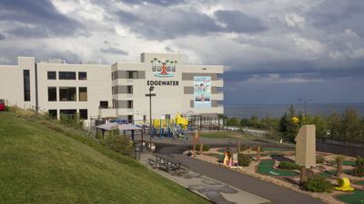 Edgewater Hotel & Waterpark