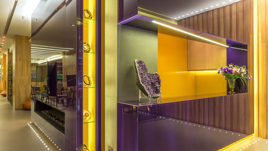 O Monot Hotel Lobby