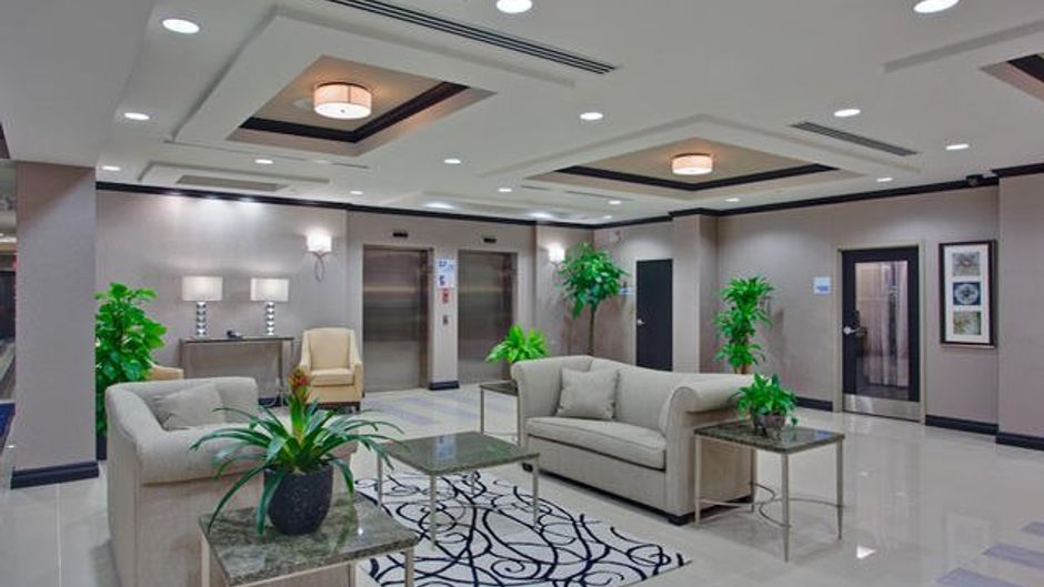 Holiday Inn Express Hotel & Suites Lobby