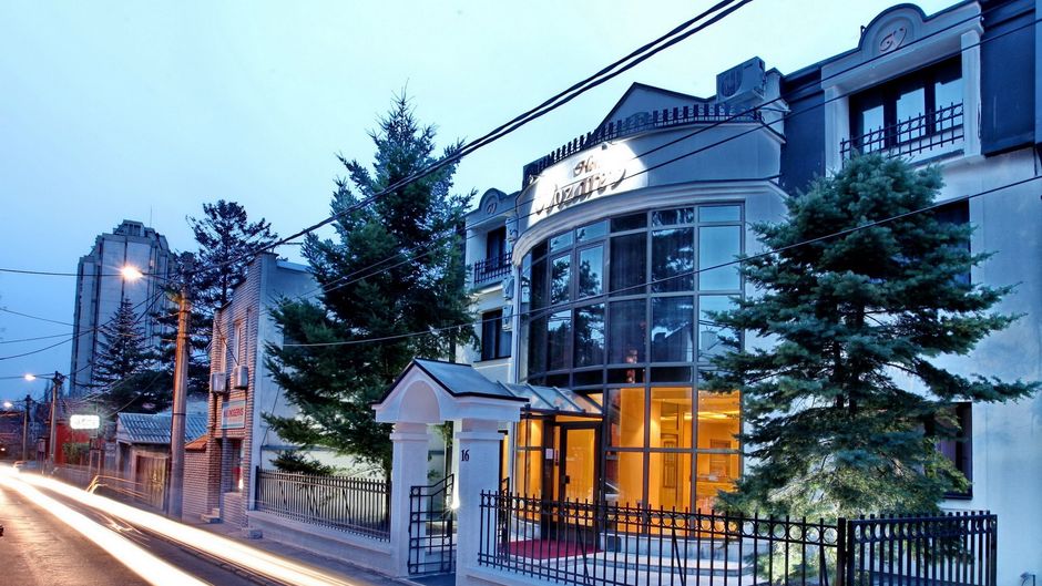 Vozarev Exterior